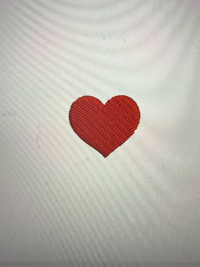 Motif Coeur brodé our vêtement personnalisé bébé